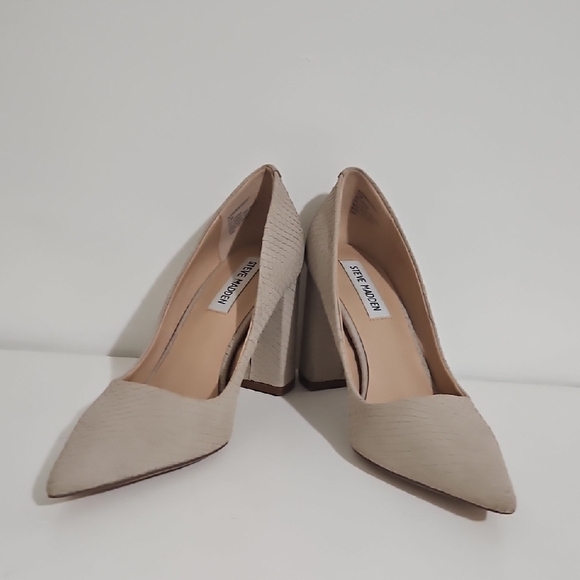 EUC Steve Madden Women's Beige Textured Heels pointed-toe heeled shoe - Picture 2 of 9